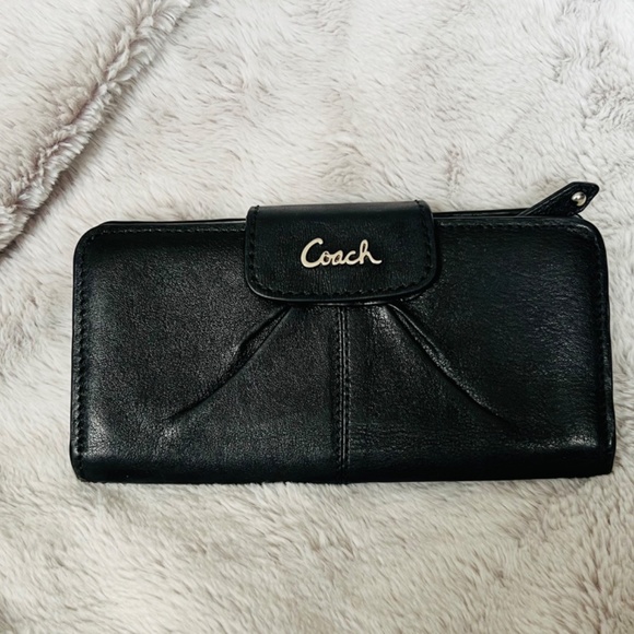 Coach leather shoulder bag with matching leather wallet - Picture 10 of 12